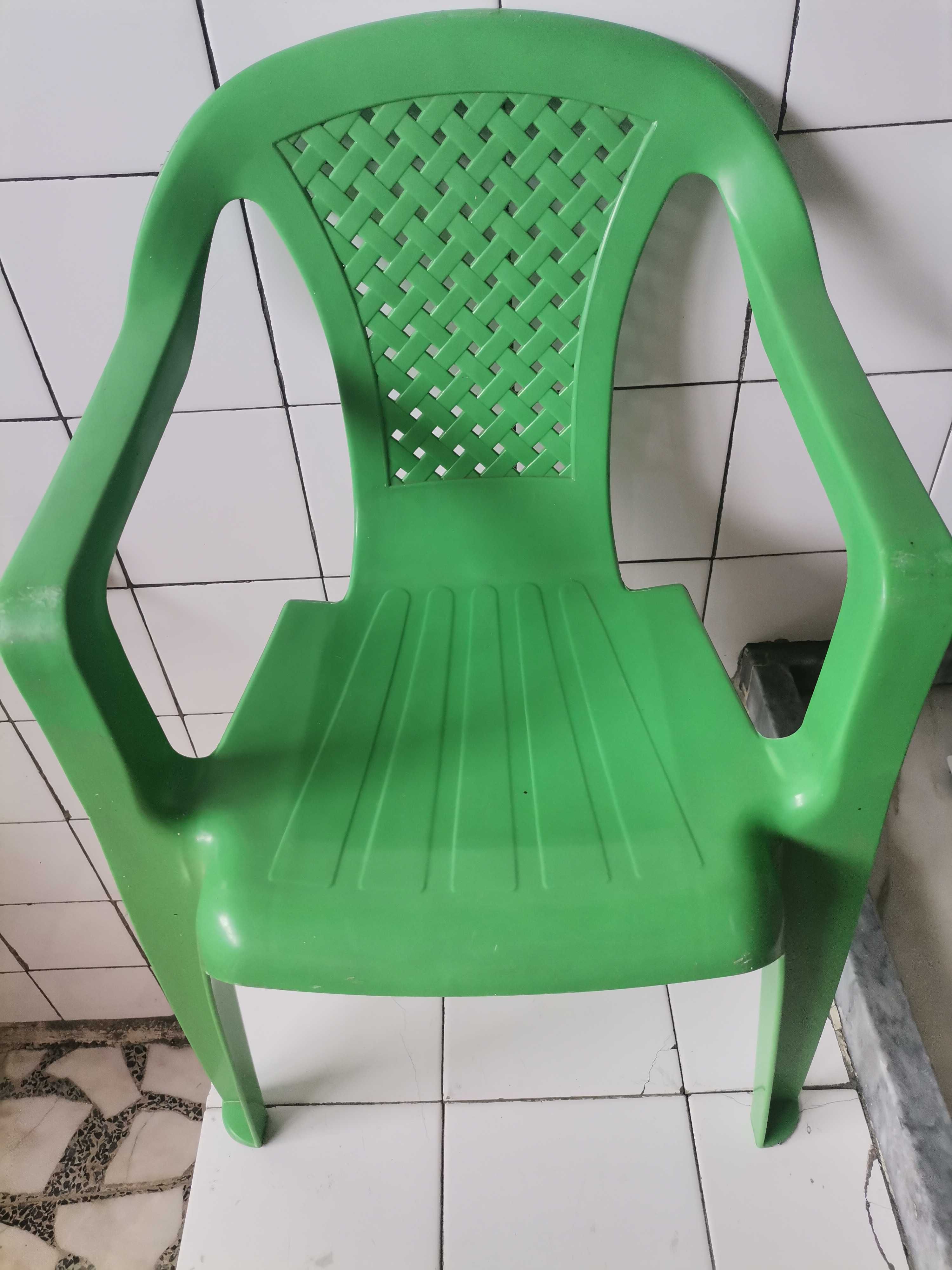 Cadeira verde de criança