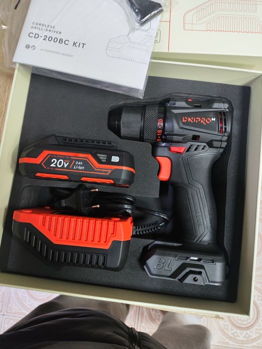 Безщітковий шурік Дніпро-М Dnipro-M CD-200BC Ultra BP-220, 2Ah + заряд