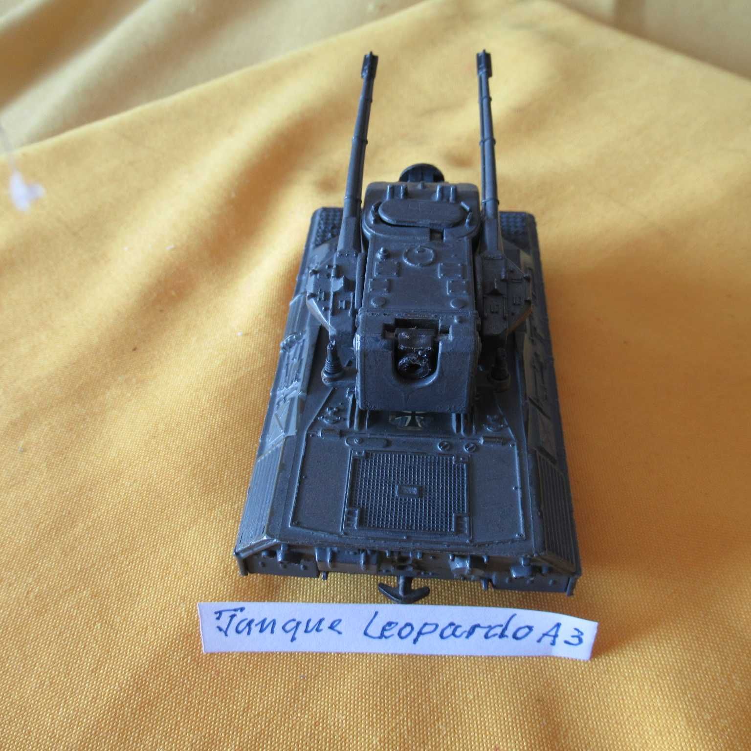 (C107/1)Tanque  de guerra Leopard A3 em metal  Siku M grande