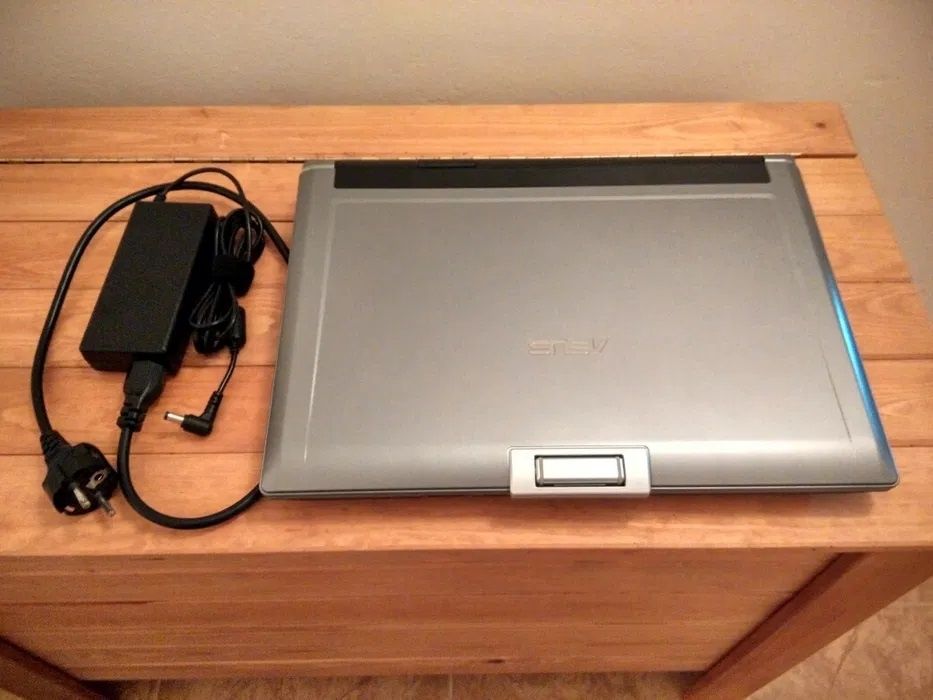 Laptop ASUS F5Z Uszkodzony.