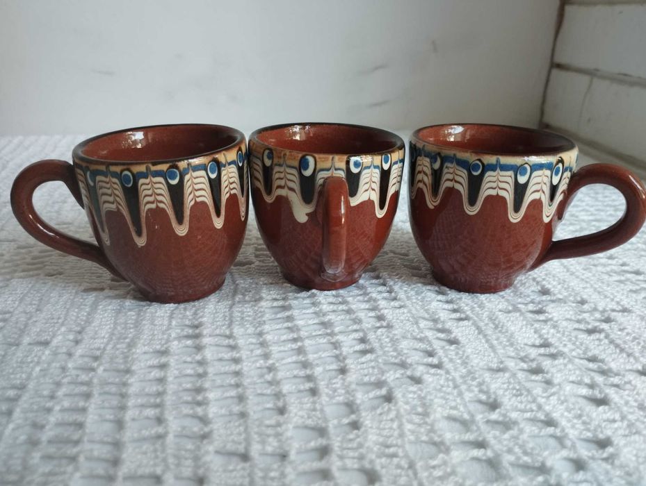 Ceramika bułgarska filiżanki i spodeczki
