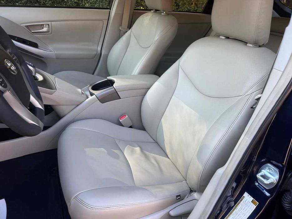 Toyota Prius      2015