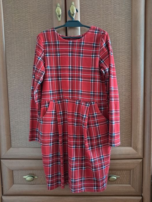 Elegancka sukienka rozm. 134/140 H&M