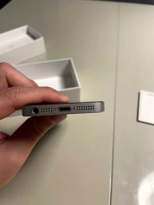 iPhone 5 SE with case and box
