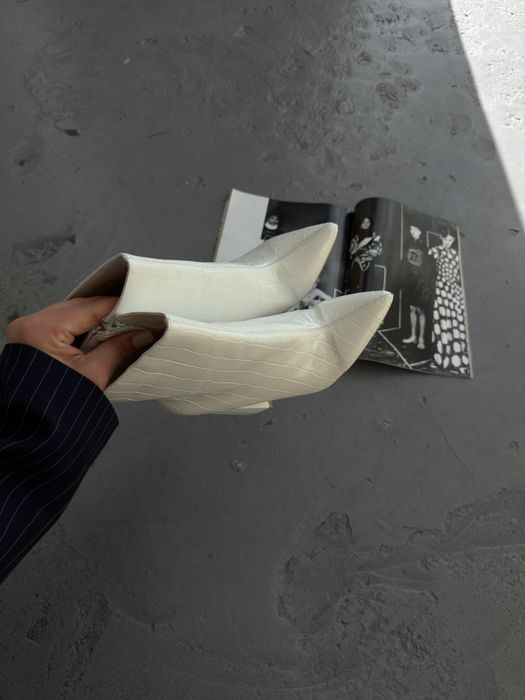 Білі шкіряні черевики, 37 розмір