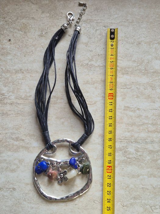 Naszyjnik z kamieniami