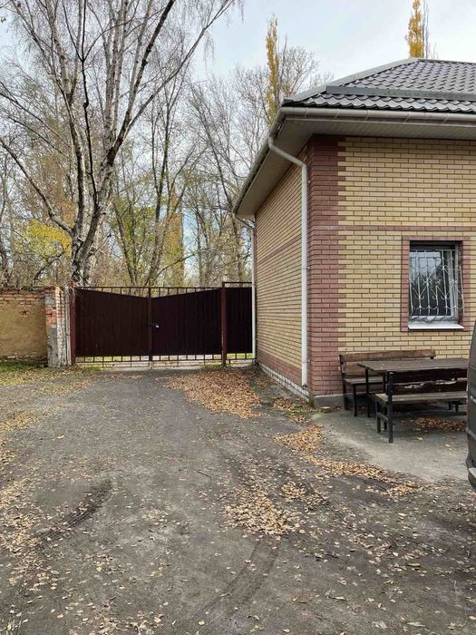 Без % сдаётся 2к дом  для семьи до 4 человек.