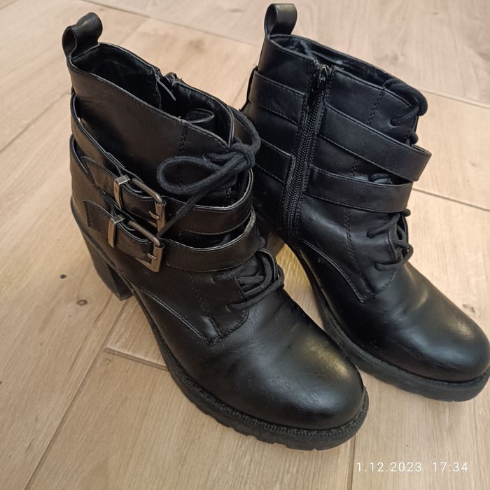 Botki na słupku house