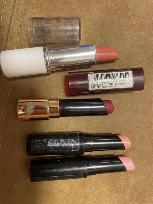 Pomadki matowe i lekko nawilzajaca