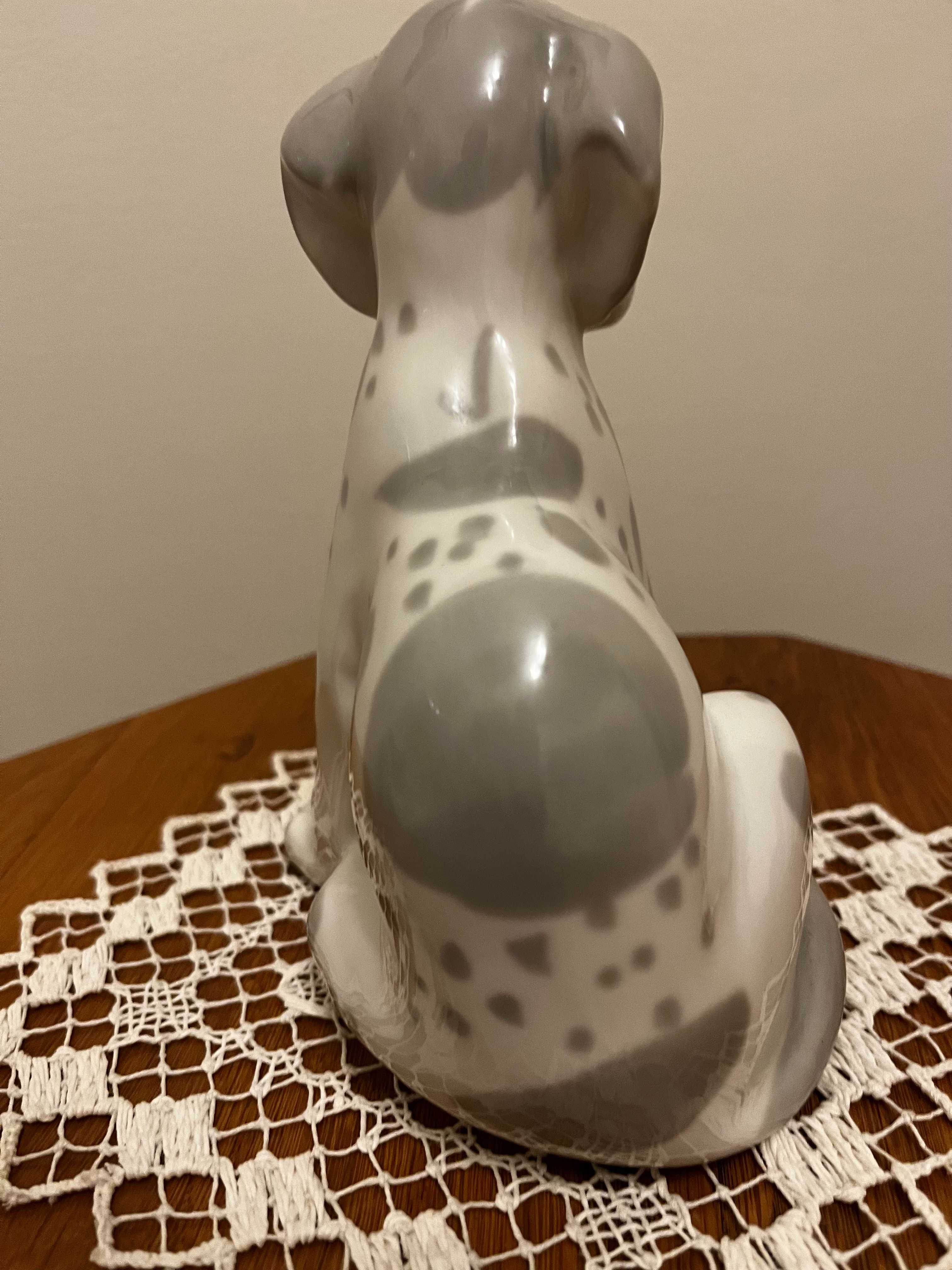 Duży, siedzący piesek porcelanowy Łomonosow