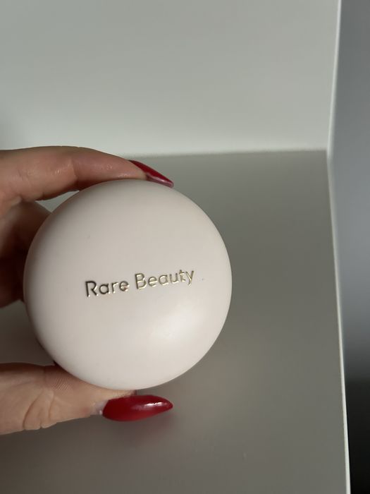 Róż rare beauty hope uzywany rozswietlajacy viral