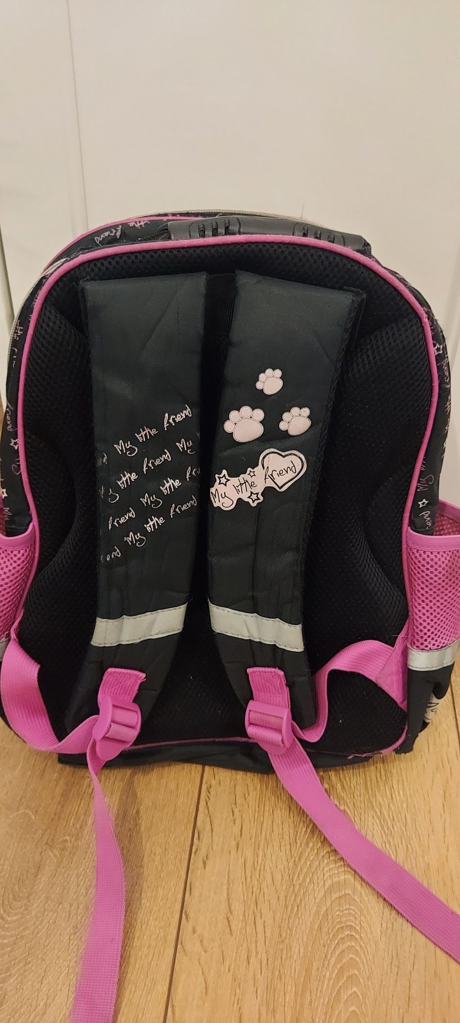 Plecak z kotkiem do szkoły dla dziewczynki. Różowy tornister