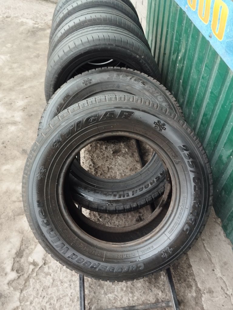 Пара зимових шин Tigar 235/65/16c