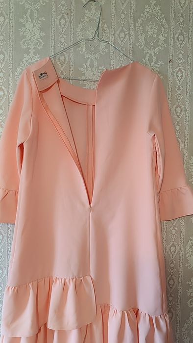 Рожева сукня з воланами. Розмір М.