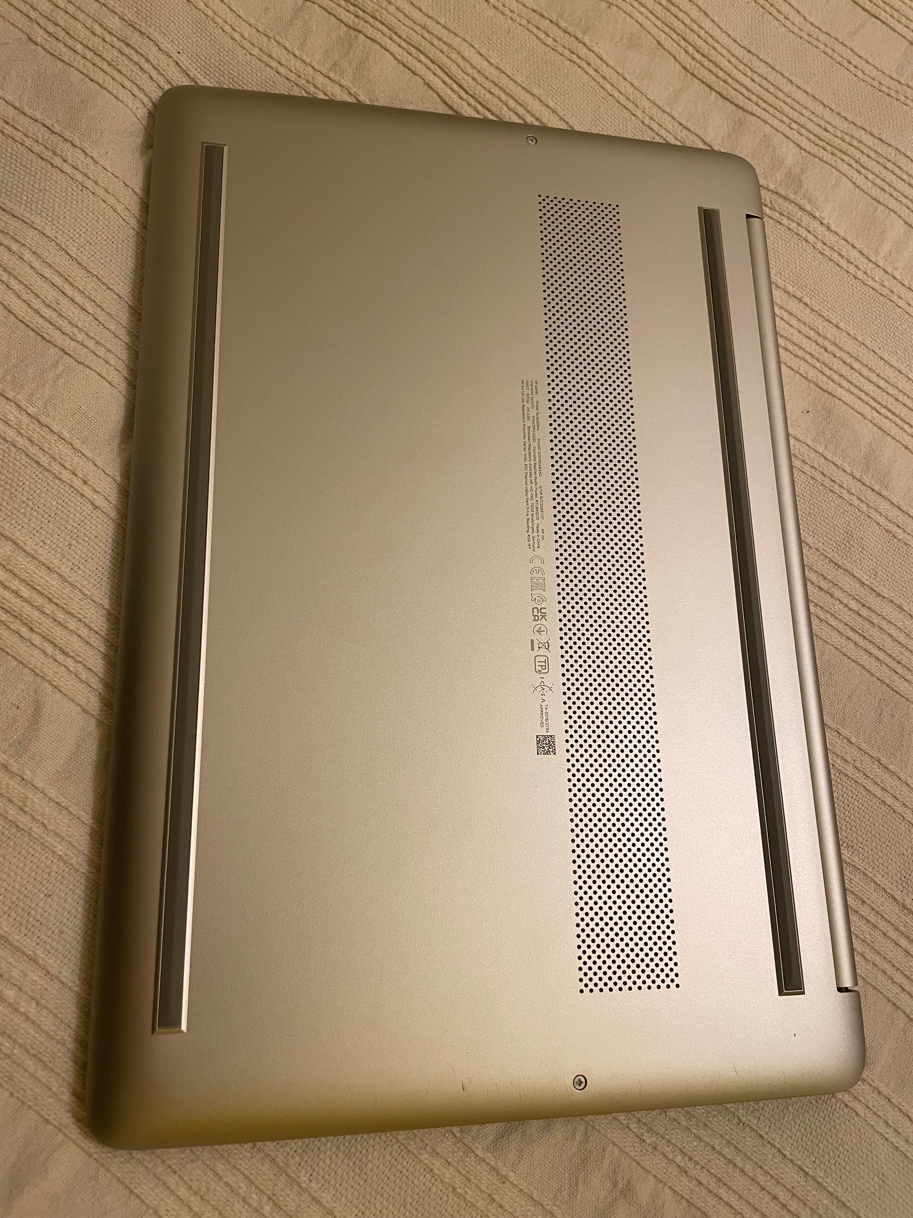 laptop HP 15s Ryzen 5, 8GB RAM, SSD 512GB do pracy i nauki