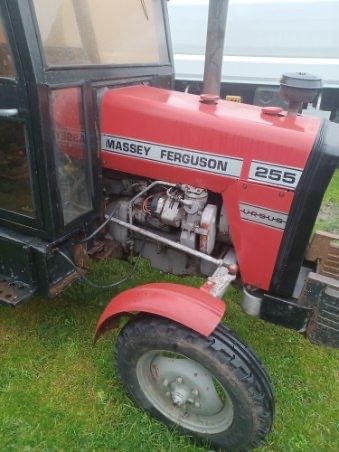 Ciągnik Massey Ferguson 255 traktor