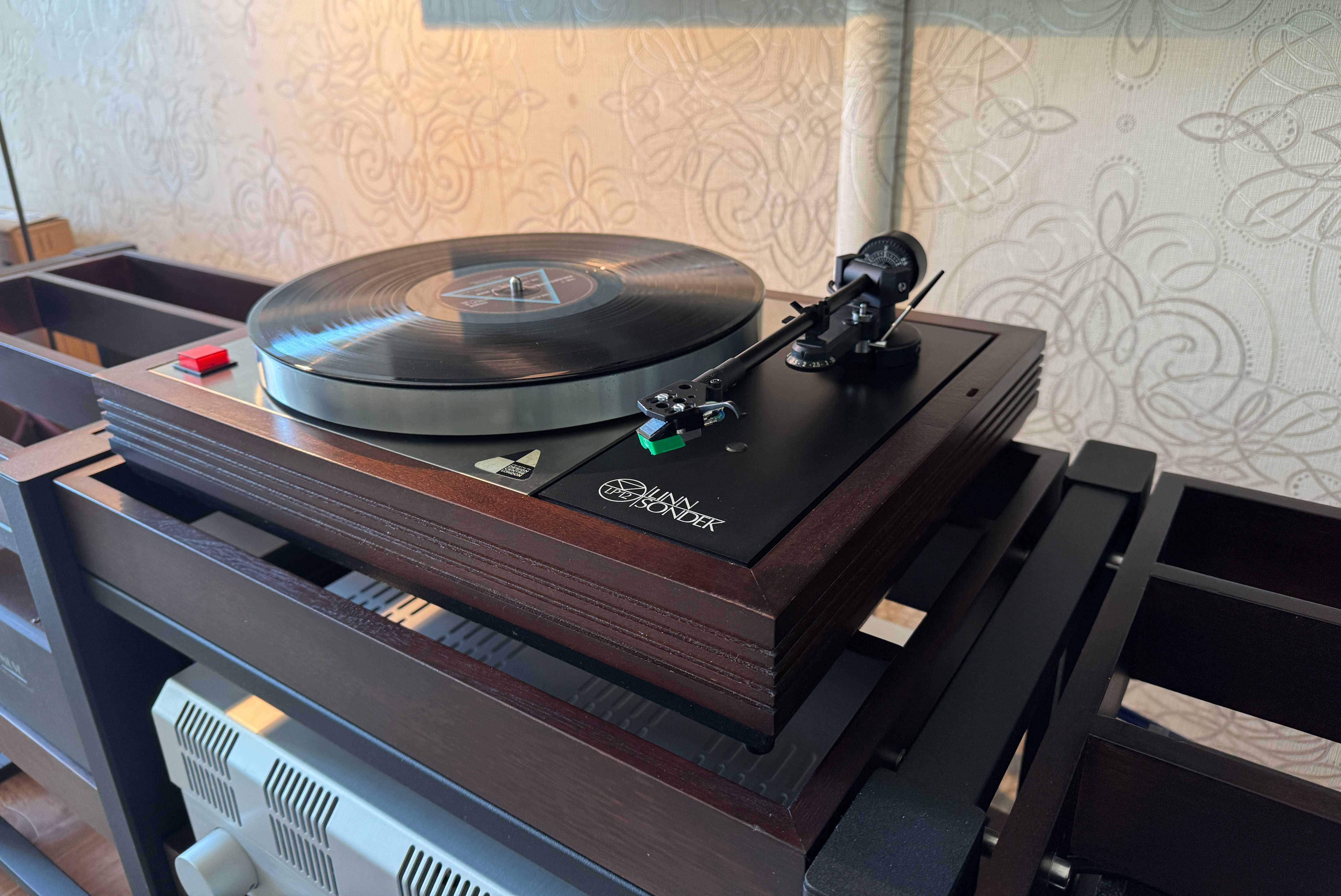 Програвач вінілу Linn Sondek LP12 тонарм Linn Basik LVX та новий плінт