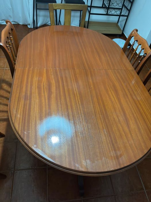 Mesa de madeira extensível + Cadeiras