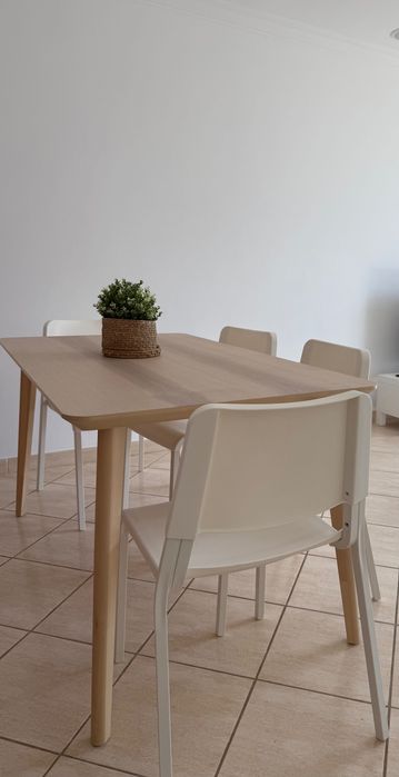 Mesa e 4 cadeiras Ikea