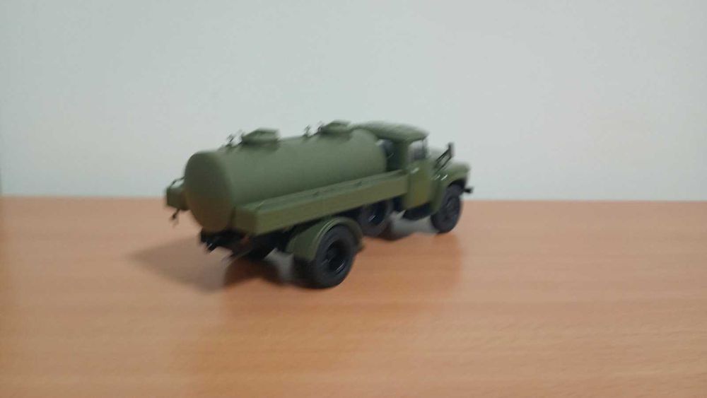 Масштабная модель 1\43  АЦПТ  зил -130