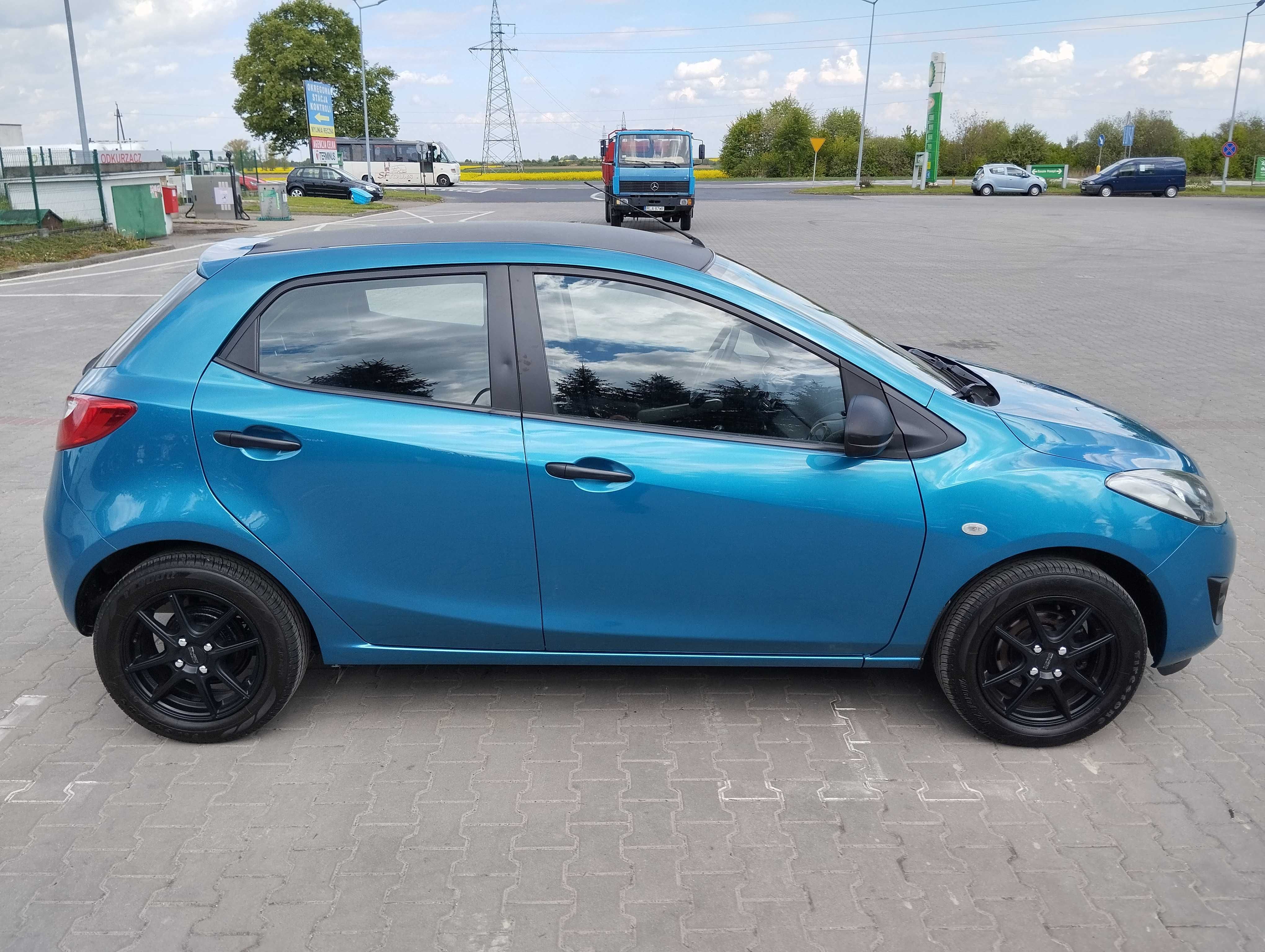 Mazda 2 * 1.3 benzyna * 2012r  * 130tys. km * 2 kpl kół* opłacony