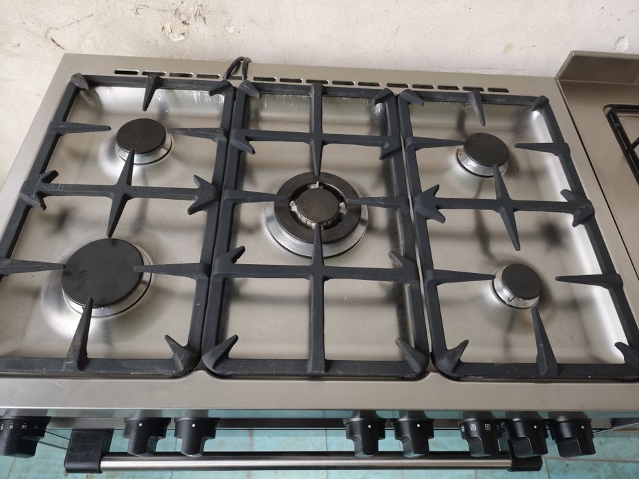 Професійна газова плита на 5 камфорок
