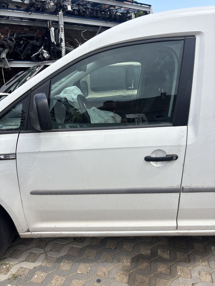 VW Caddy 2k5 drzwi lewy przód lb9a