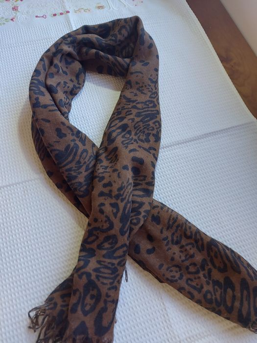 Lenço quadrado - Animal print Castanho e Preto.