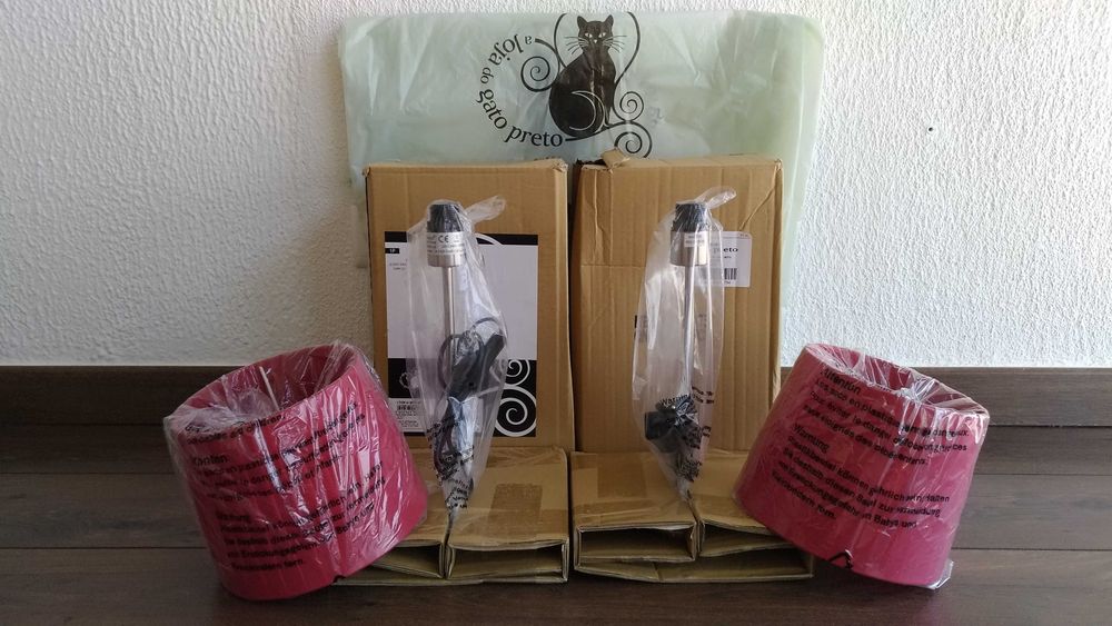 2 Candeeiros de Mesa Hotel Vermelho