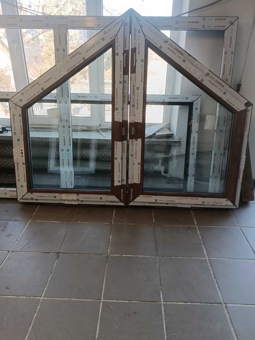 Okno szczytowe trapezowe PCV złoty dąb 1740x1390mm 2 x trapez 87x139cm