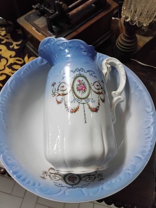 Jarro e bacia  de porcelana  vista alegre  séc XIX