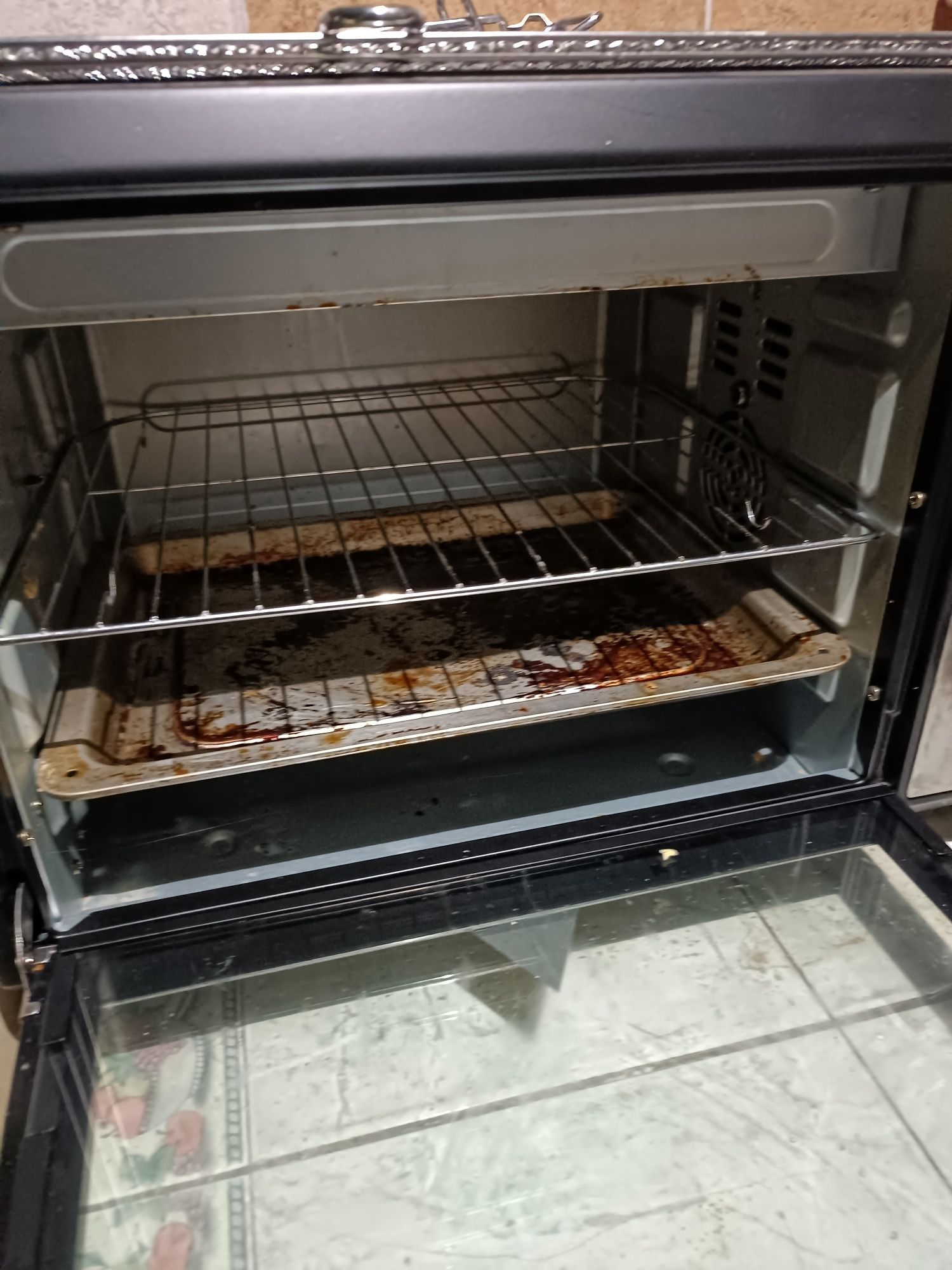 Piekarnik elektryczny z roznem