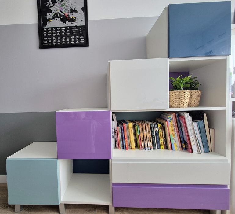 Regał dla dziecka jak nowy  lakierowany wysoki połysk