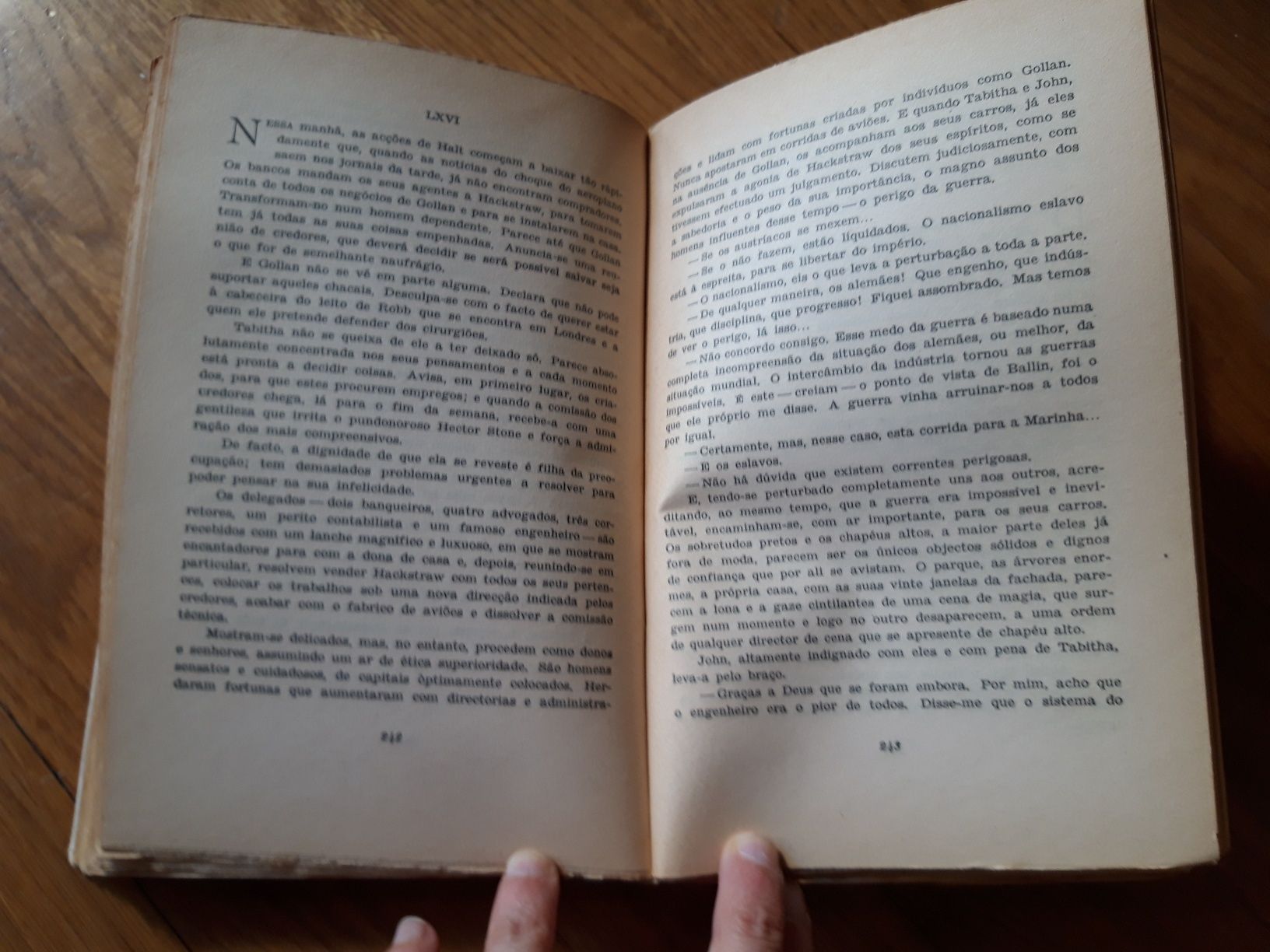 Livro "Alegria Assustadora" de Joyce Cary