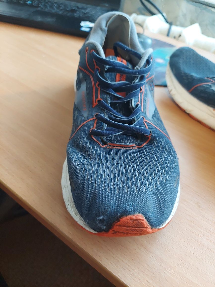 Продам Brooks Adrenaline GTS 21 (бігові кросівки), б/у