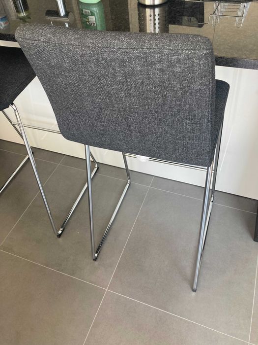Banco alto cromado cinza escuro novo