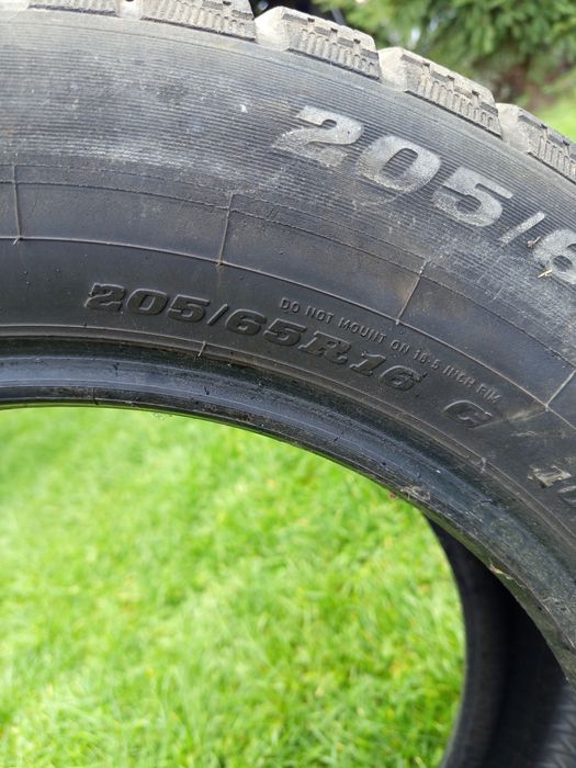 Dwie Opony zimowe Dunlop 205/65R16 Typu C