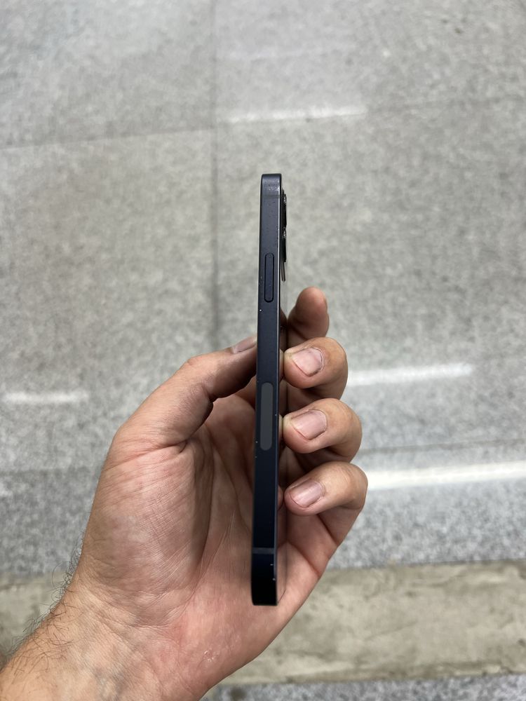 Продам Iphone 12 64g