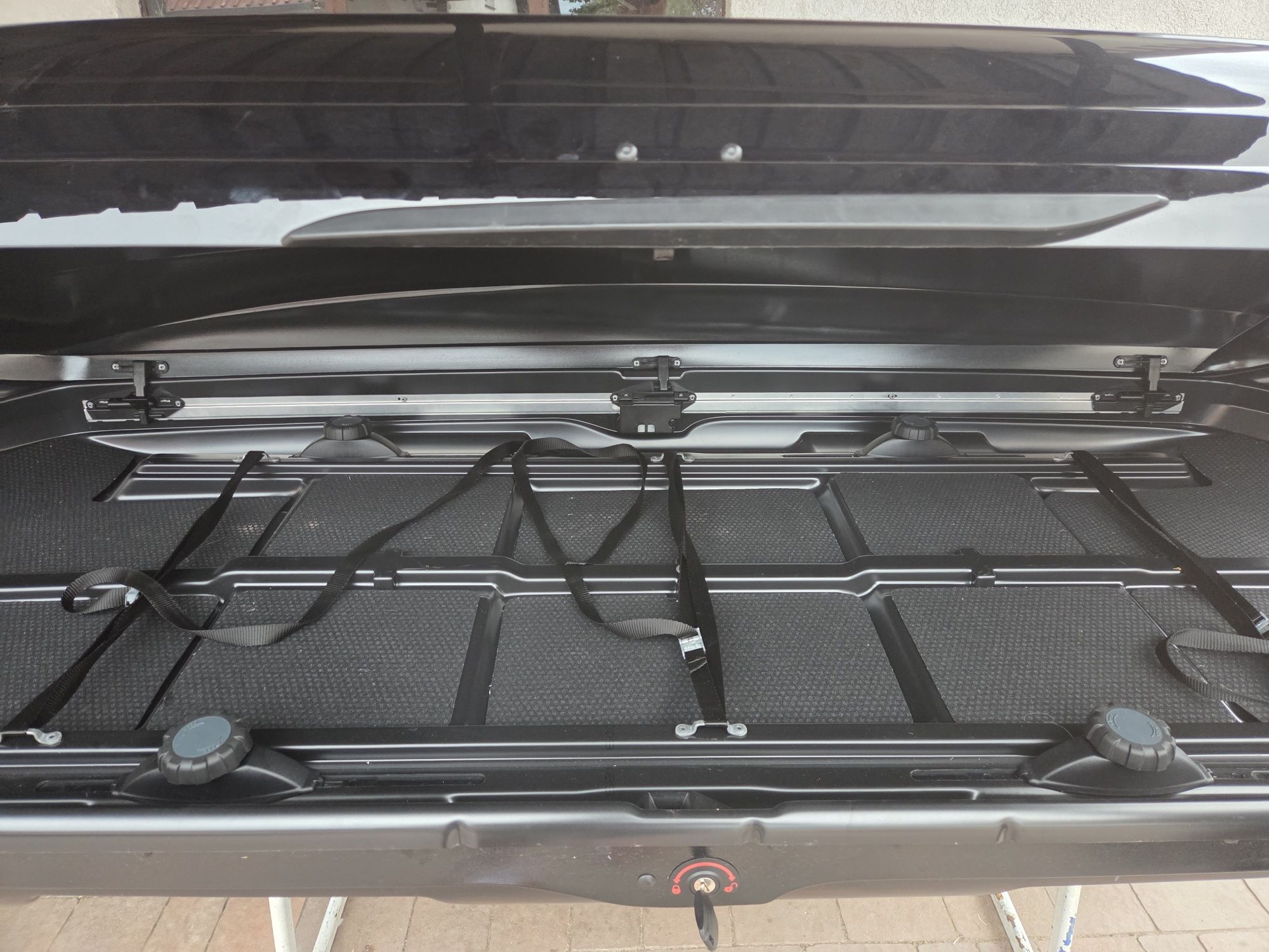 Box dachowy Thule Volvo  Dynamic black glossy 900 czarny połysk