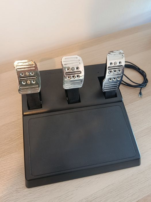 Simulador T150 + 3 pedais + pedais extra + luvas (separado)