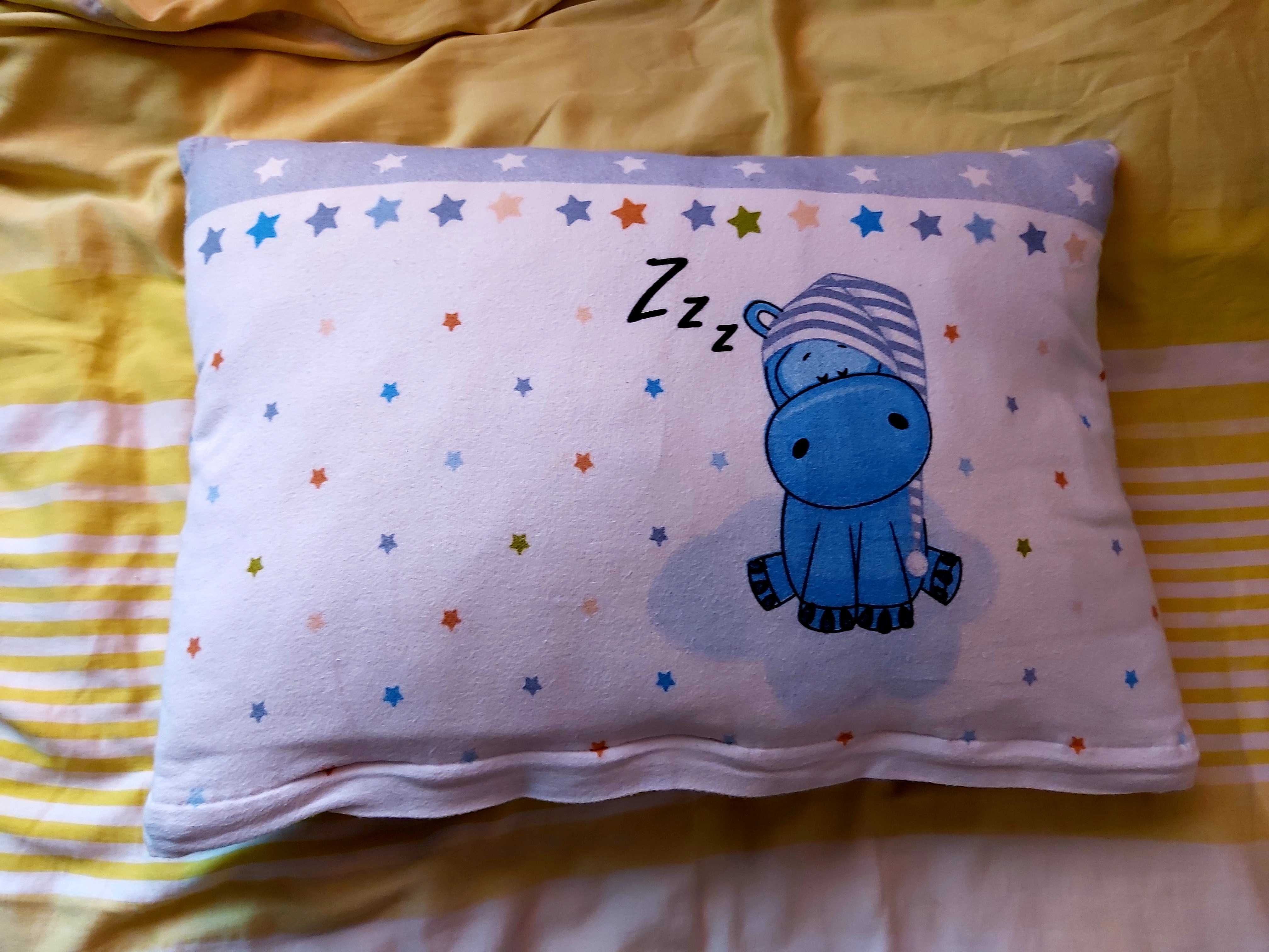 Poszewka na poduszkę dla niemowlaka dziecka biało niebieska gwiazdki