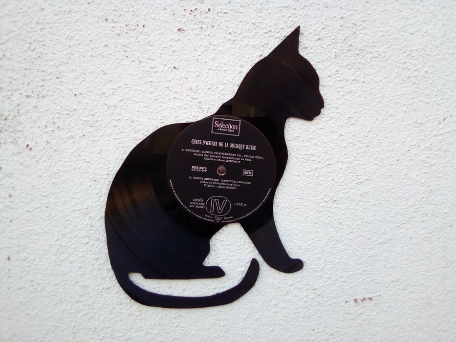 Silhueta Gato feita de um disco de vinil LP