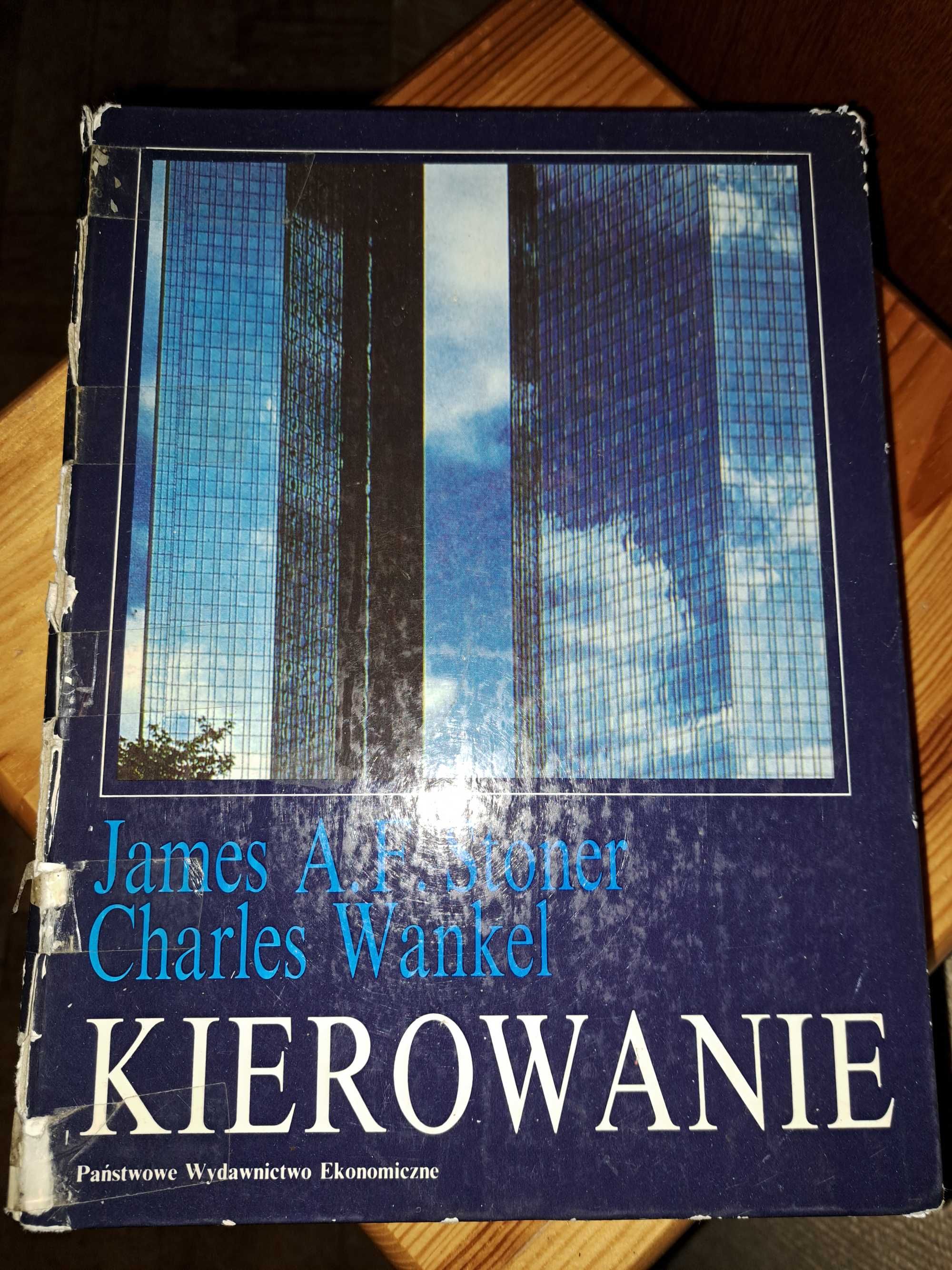 Kierowanie, James A.F. Stoner, Charles Wankel, Warszawa Wawer