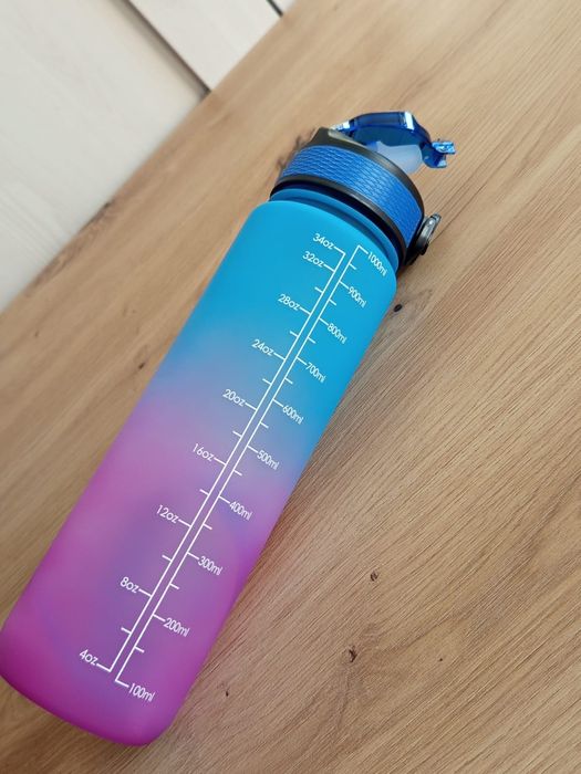 Nowa butelka na wodę 1L