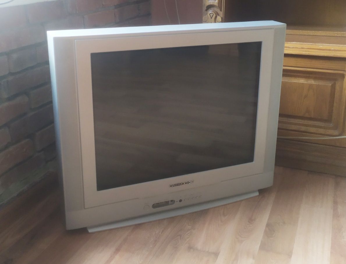 Telewizor kineskopowy Daewoo DTZ-29U7K 29" ze stolikiem