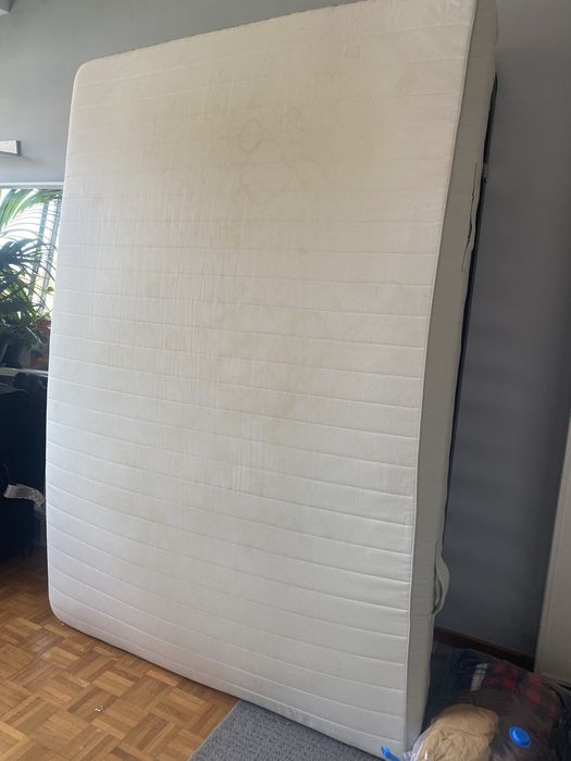 Estrado com pés de cama de casal + colchao de casal ikea 140x200