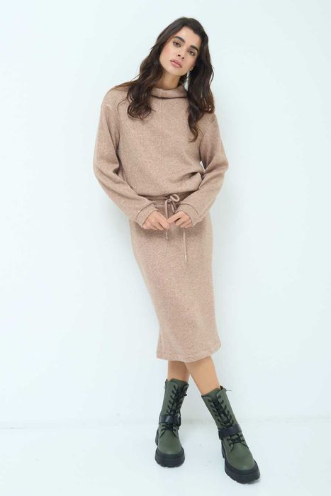 Błyszczący komplet: bluzka ze stójką + spódnica - camelowy S/M