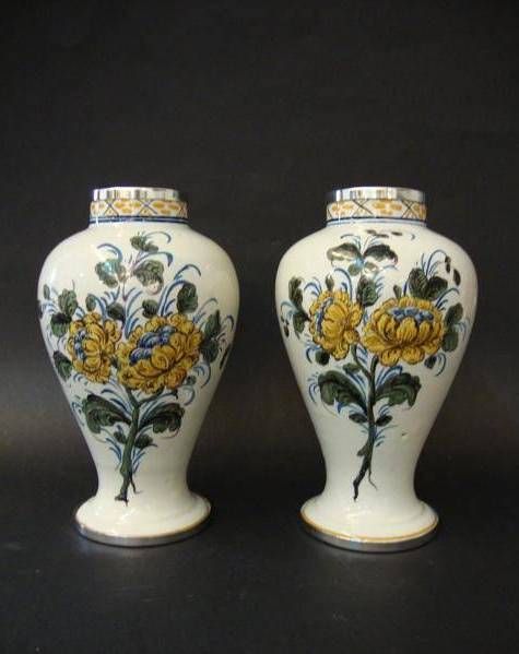 Par de Jarras e tacinha em metal dourado cloisonné