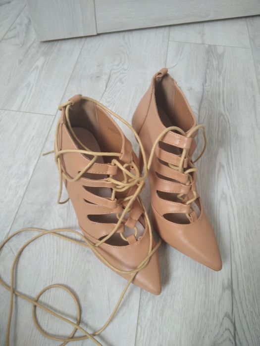 Nowe szpilki rozm 36, wiązane