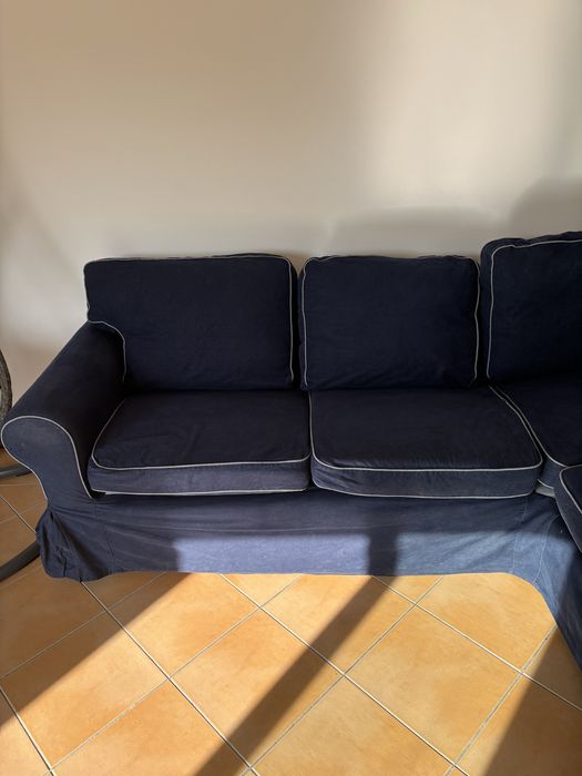 Sofá-cama 5 lugares e uma gaveta.